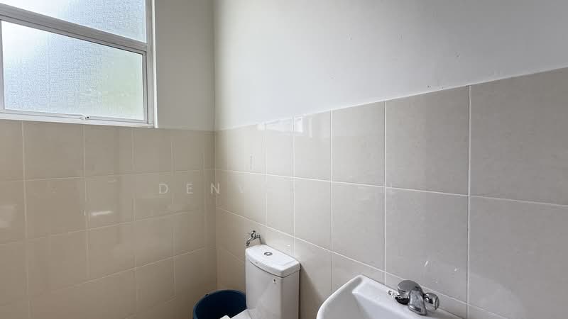 Bungalow for Sale in Taman Pelangi Semenyih (Semenyih) - Denver Sin - Bathroom - PropertyGuru.com.my