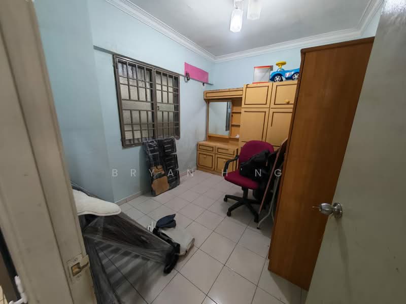 Pangsapuri untuk Dijual di Sri Impian Apartment - Bryan H'ng - Bedroom - PropertyGuru.com.my
