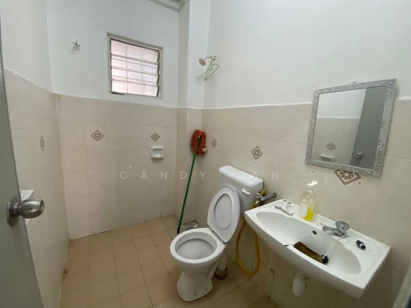 2-storey Terraced House for Rent in Bangi (Selangor) - Candy Tan - Bathroom - PropertyGuru.com.my