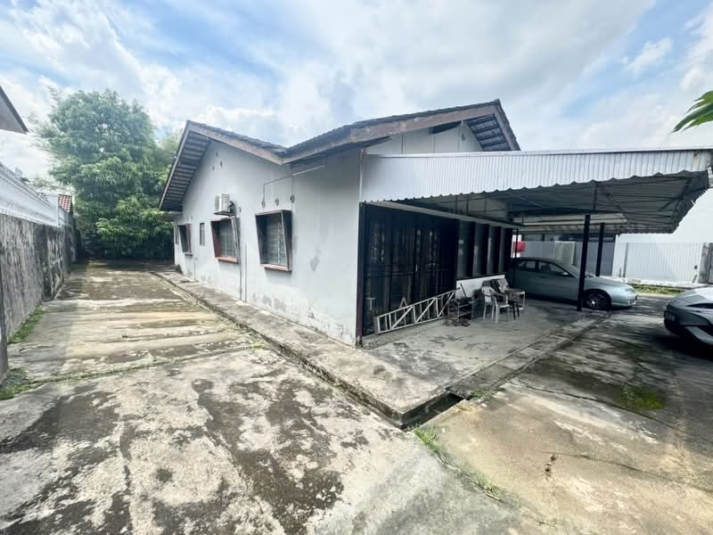 Bungalow for Sale in Taman Majidee (Johor Bahru) - Yik Tat - PropertyGuru.com.my