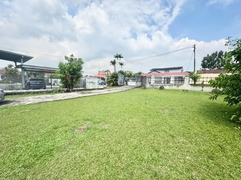 Bungalow for Sale in Taman Majidee (Johor Bahru) - Yik Tat - PropertyGuru.com.my