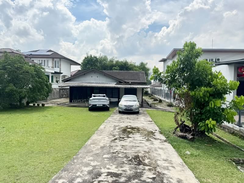 Bungalow for Sale in Taman Majidee (Johor Bahru) - Yik Tat - PropertyGuru.com.my