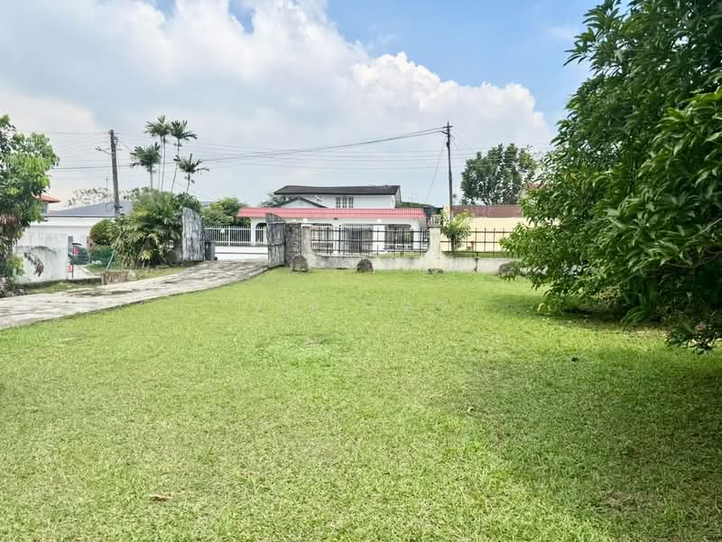Bungalow for Sale in Taman Majidee (Johor Bahru) - Yik Tat - PropertyGuru.com.my