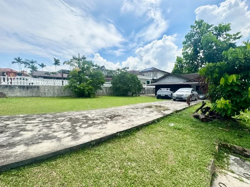 Bungalow for Sale in Taman Majidee (Johor Bahru) - Yik Tat - PropertyGuru.com.my