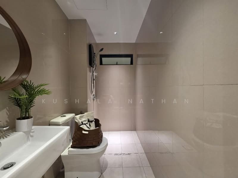 Servis Apartment untuk Dijual di M Azura - Kushala Nathan - Bathroom - PropertyGuru.com.my