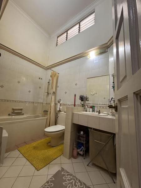 Semi-Detached House for Sale in Kota Damansara (Selangor) - Zuraini Soh - Bathroom - PropertyGuru.com.my