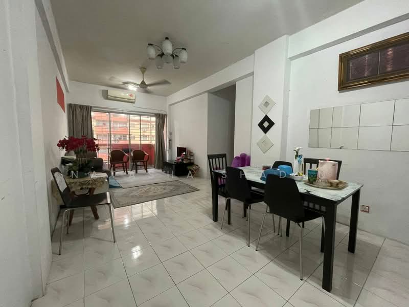 Pangsapuri untuk Dijual di Amazing Heights - Natasha Shadan - Living Room - PropertyGuru.com.my