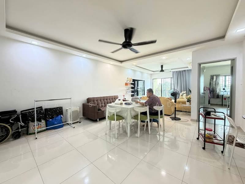 Kediaman Servis untuk Dijual di Residensi Alami - Natasha Shadan - Living Room - PropertyGuru.com.my