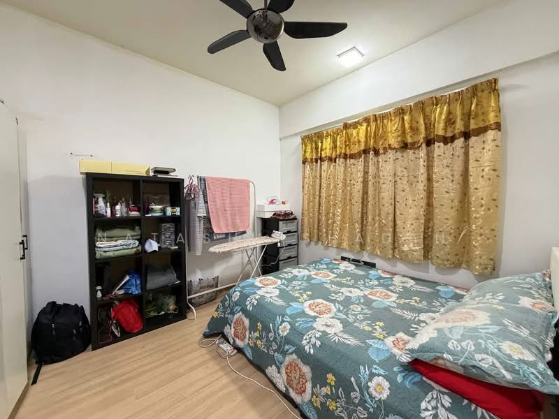 Kediaman Servis untuk Dijual di Residensi Alami - Natasha Shadan - Bedroom - PropertyGuru.com.my