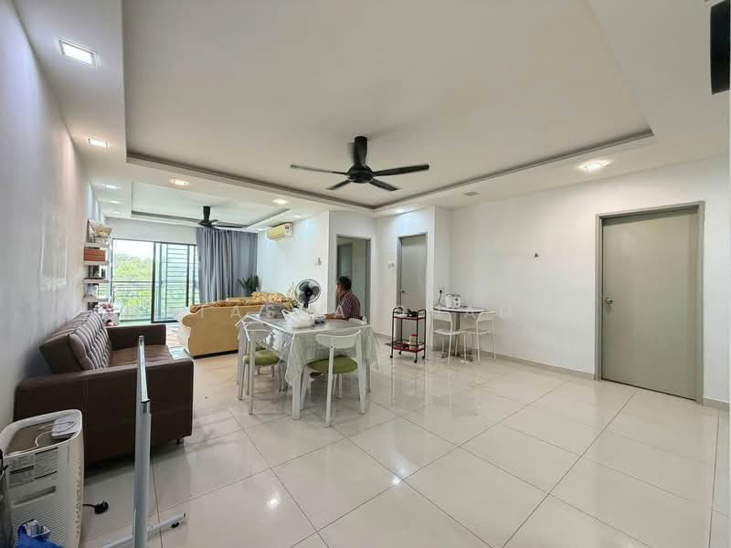 Kediaman Servis untuk Dijual di Residensi Alami - Natasha Shadan - Living Room - PropertyGuru.com.my