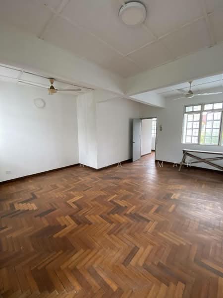 Rumah Teres 2.5-Tingkat untuk Dijual di Shah Alam (Selangor) - Nur Alia Omar - Living Room - PropertyGuru.com.my