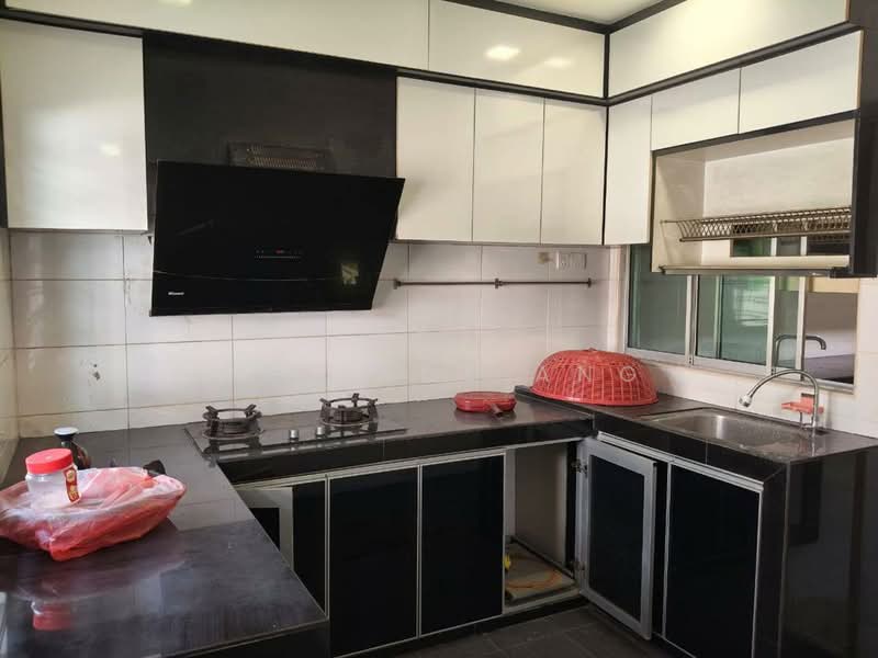Rumah Teres 2.5 Tingkat untuk Dijual di Taman Puteri Wangsa (Ulu Tiram) - Wallace Ang - Kitchen - PropertyGuru.com.my