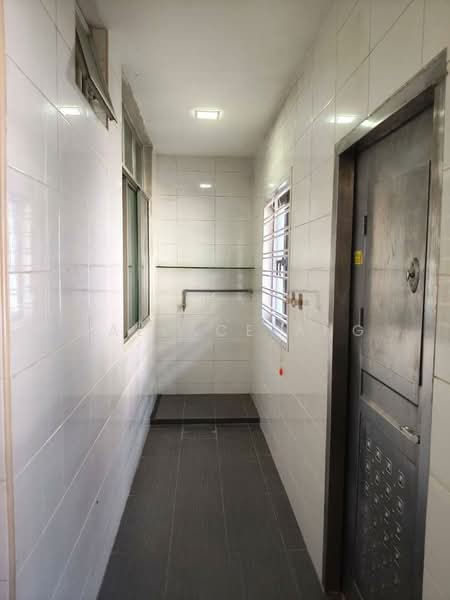 Rumah Teres 2.5 Tingkat untuk Dijual di Taman Puteri Wangsa (Ulu Tiram) - Wallace Ang - Corridor - PropertyGuru.com.my