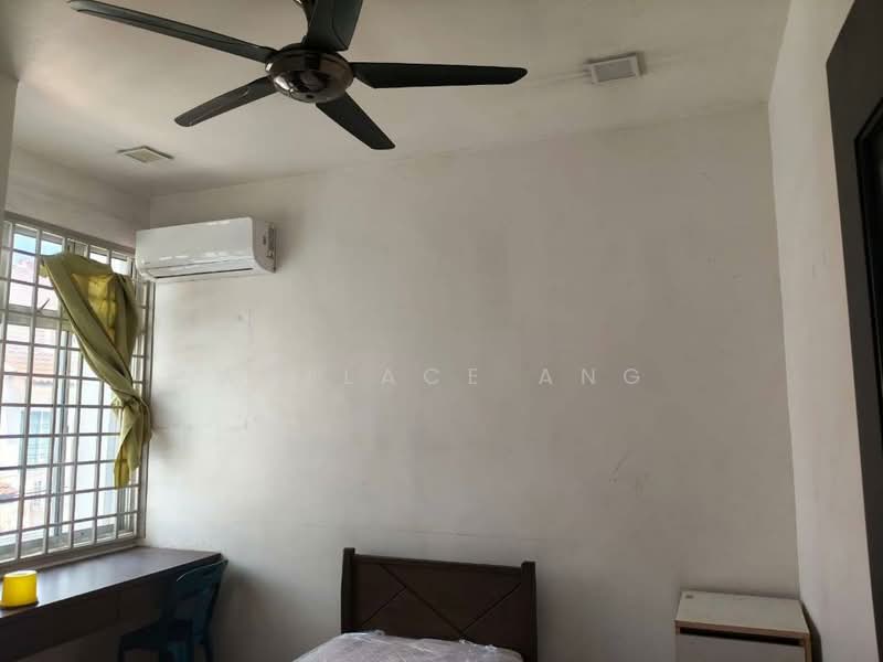 Rumah Teres 2.5 Tingkat untuk Dijual di Taman Puteri Wangsa (Ulu Tiram) - Wallace Ang - Bedroom - PropertyGuru.com.my