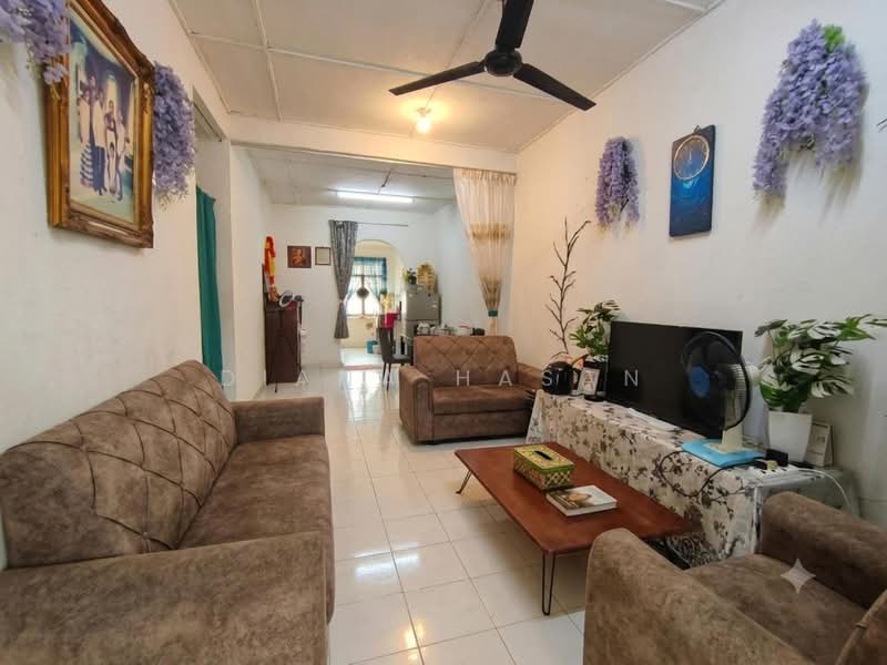 Rumah Teres 1 Tingkat untuk Dijual di Taman Desaria (Nilai) - Diana Hasan - Living Room - PropertyGuru.com.my