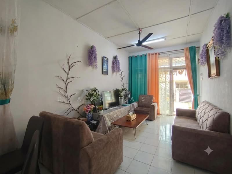Rumah Teres 1 Tingkat untuk Dijual di Taman Desaria (Nilai) - Diana Hasan - Living Room - PropertyGuru.com.my