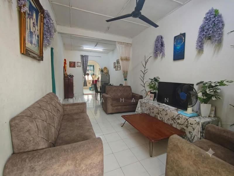 Rumah Teres 1 Tingkat untuk Dijual di Taman Desaria (Nilai) - Diana Hasan - Living Room - PropertyGuru.com.my