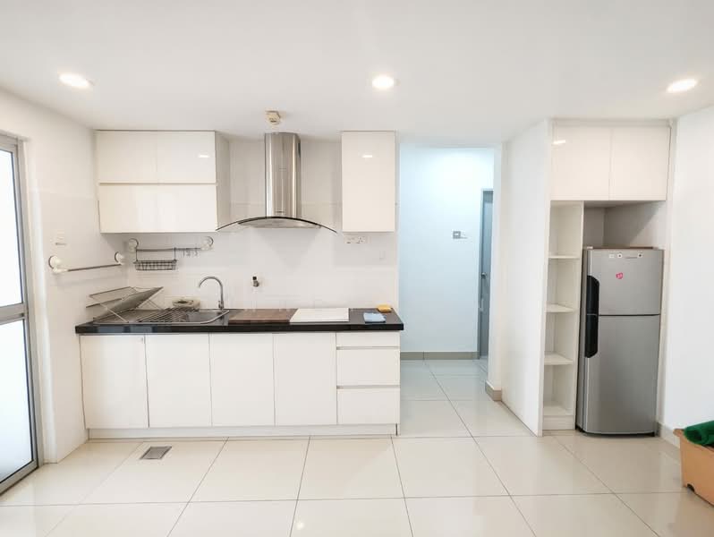 Servis Apartment untuk Dijual di Domain 4 @ NeoCyber - Candy Tan - Kitchen - PropertyGuru.com.my