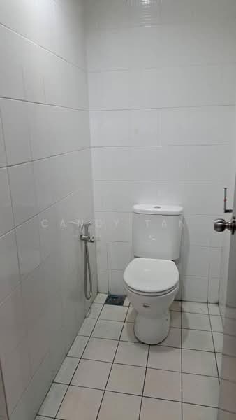 Servis Apartment untuk Dijual di Domain 2 @ NeoCyber - Candy Tan - Bathroom - PropertyGuru.com.my
