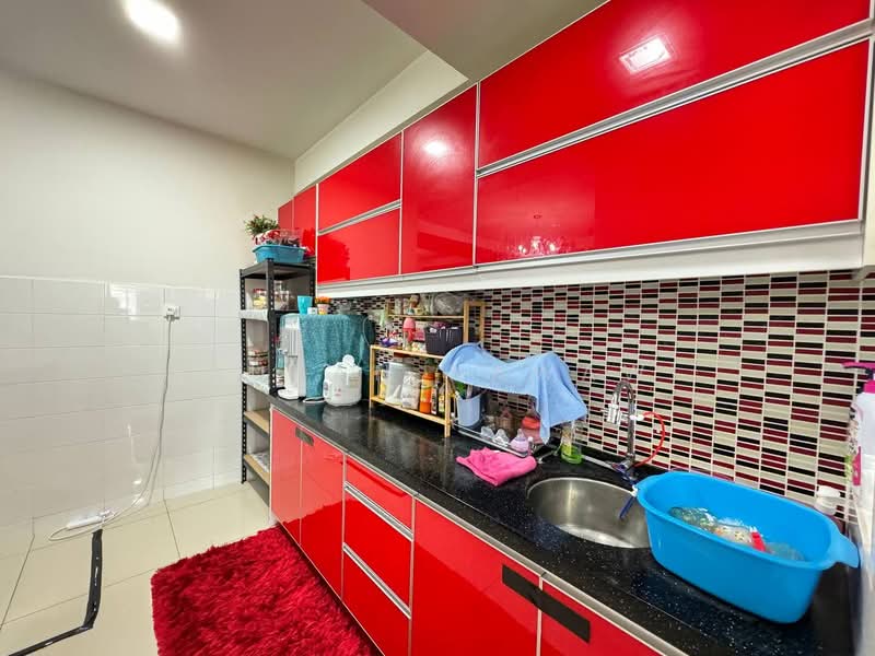 Kondominium untuk Dijual di The Zest @ Kinrara 9 - Fauran Nawawi - Kitchen - PropertyGuru.com.my