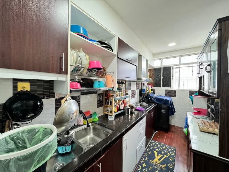 Kondominium untuk Dijual di The Zest @ Kinrara 9 - Fauran Nawawi - Kitchen - PropertyGuru.com.my