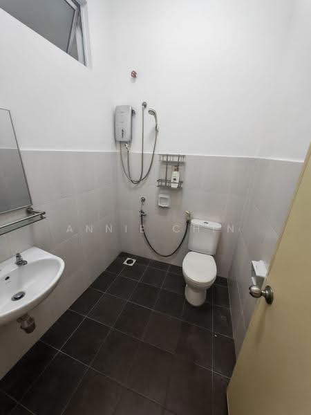 Semi-Detached House for Sale in Taman Mutiara Rini (Skudai) - Annie Chin - Bathroom - PropertyGuru.com.my