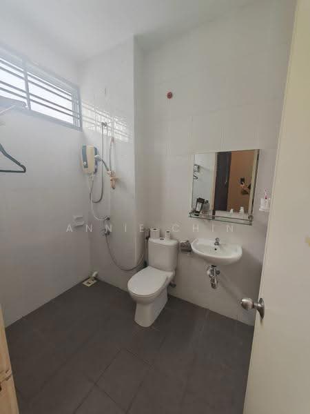 Semi-Detached House for Sale in Taman Mutiara Rini (Skudai) - Annie Chin - Bathroom - PropertyGuru.com.my