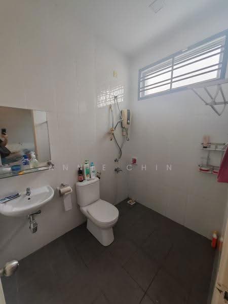 Semi-Detached House for Sale in Taman Mutiara Rini (Skudai) - Annie Chin - Bathroom - PropertyGuru.com.my