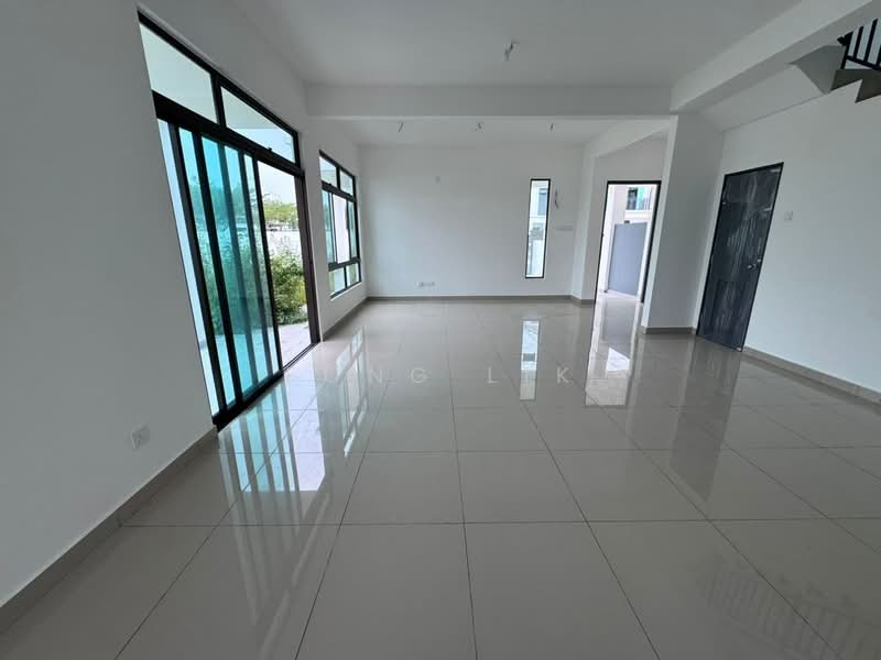 2-storey Terraced House for Sale in Taman Austin Duta (Tebrau) - Fong Lik - Living Room - PropertyGuru.com.my