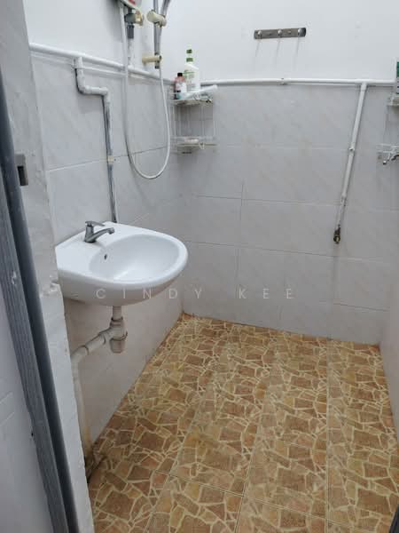 Rumah Teres 2 Tingkat untuk Dijual di Seksyen 17 (Petaling Jaya) - Cindy Kee - Bathroom - PropertyGuru.com.my