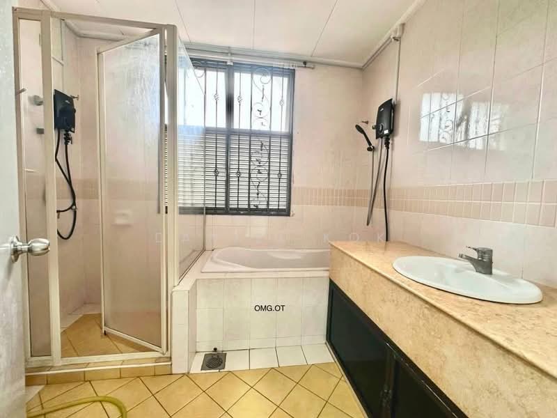 Semi-Detached House for Sale in Bandar Botanic (Klang) - Daniel Kok - Bathroom - PropertyGuru.com.my