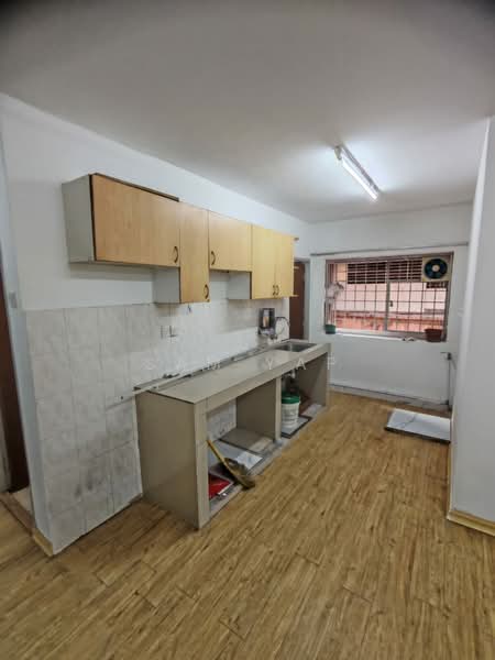 Rumah Flat untuk Dijual di Lestari Apartment - Sam Yap - Kitchen - PropertyGuru.com.my