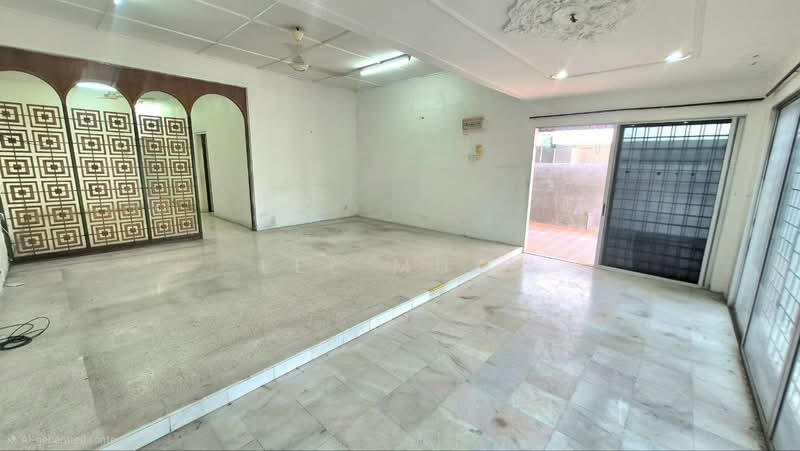 Semi-Detached House for Sale in Ipoh Garden (Ipoh) - Lee Muzi - Living Room - PropertyGuru.com.my