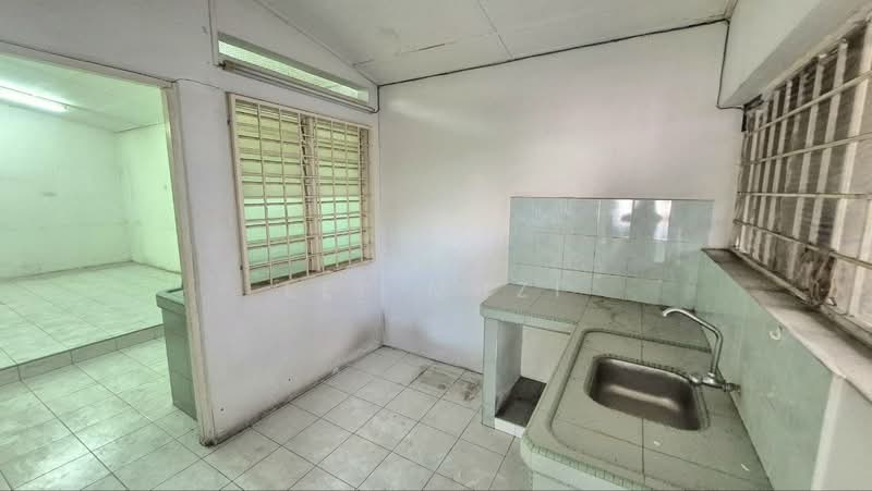 Semi-Detached House for Sale in Ipoh Garden (Ipoh) - Lee Muzi - Kitchen - PropertyGuru.com.my