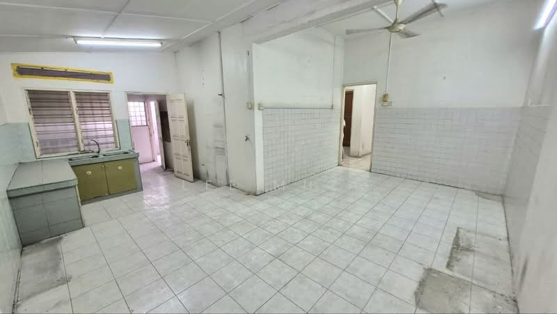 Semi-Detached House for Sale in Ipoh Garden (Ipoh) - Lee Muzi - Kitchen - PropertyGuru.com.my