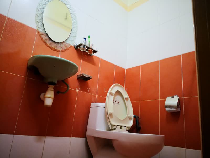 2-storey Terraced House for Sale in Bandar Baru Selayang Fasa 2a (Selayang) - MY Loh - Bathroom - PropertyGuru.com.my