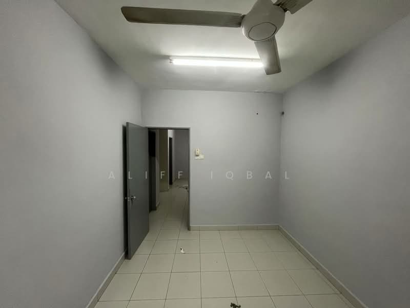 Apartment for Sale at Pangsapuri Akasia (Bandar Botanic) - Aliff Iqbal - Interior - PropertyGuru.com.my