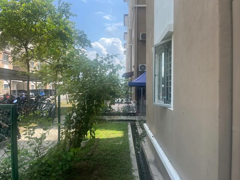 Pangsapuri untuk Dijual di Pangsapuri Akasia (Bandar Botanic) - Aliff Iqbal - Exterior - PropertyGuru.com.my