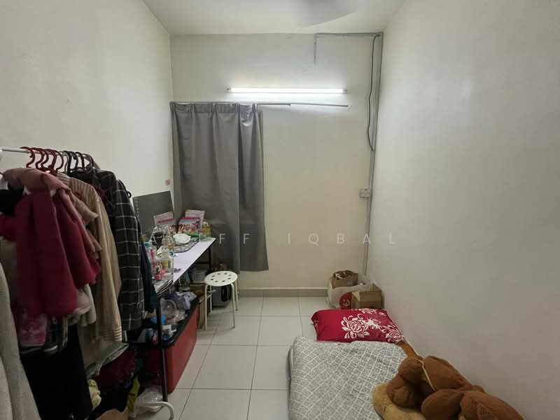 Pangsapuri untuk Dijual di Pangsapuri Akasia (Bandar Botanic) - Aliff Iqbal - Bedroom - PropertyGuru.com.my