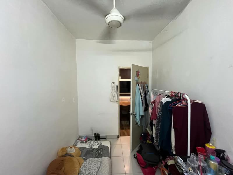 Pangsapuri untuk Dijual di Pangsapuri Akasia (Bandar Botanic) - Aliff Iqbal - Bedroom - PropertyGuru.com.my