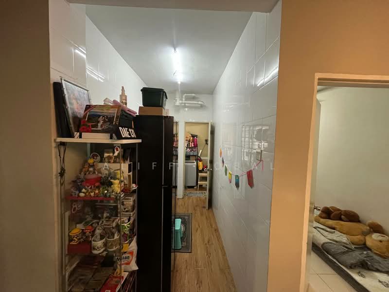 Pangsapuri untuk Dijual di Pangsapuri Akasia (Bandar Botanic) - Aliff Iqbal - Corridor - PropertyGuru.com.my