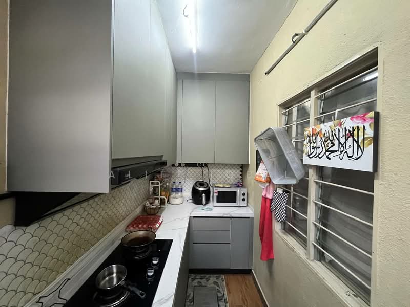 Pangsapuri untuk Dijual di Pangsapuri Akasia (Bandar Botanic) - Aliff Iqbal - Kitchen - PropertyGuru.com.my