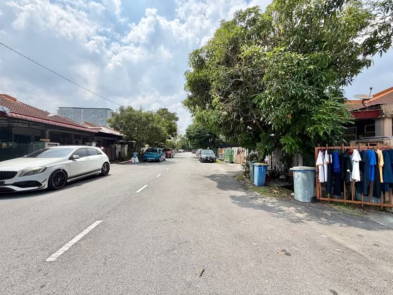 1-storey Terraced House for Sale in Bandar Saujana Putra (Tanjong Duabelas) - Wan Azlan Ahmad - PropertyGuru.com.my