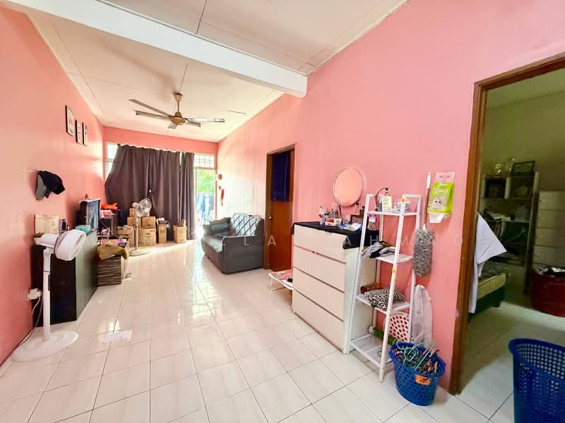 1-storey Terraced House for Sale in Bandar Saujana Putra (Tanjong Duabelas) - Wan Azlan Ahmad - PropertyGuru.com.my