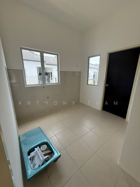 1-storey Terraced House for Rent in Iringan Bayu (Seremban) - Anthony Tham - Kitchen - PropertyGuru.com.my