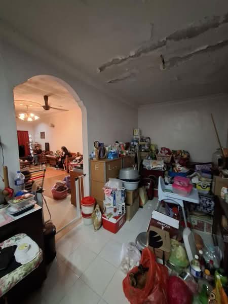 Rumah Teres 1 Tingkat untuk Dijual di Taman Ungku Tun Aminah (Skudai) - Daniel Yong - Living Room - PropertyGuru.com.my