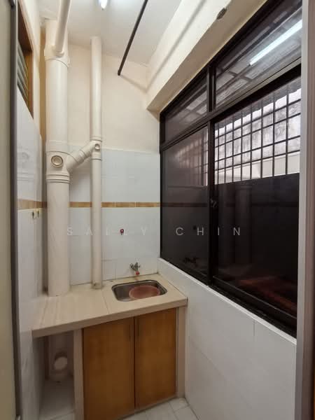 Pangsapuri untuk Dijual di Ferringhi Mutiara Apartment - Sally Chin - Renovated Yard - PropertyGuru.com.my
