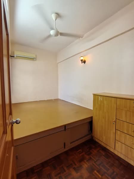 Pangsapuri untuk Dijual di Ferringhi Mutiara Apartment - Sally Chin - 2nd Bedroom - PropertyGuru.com.my