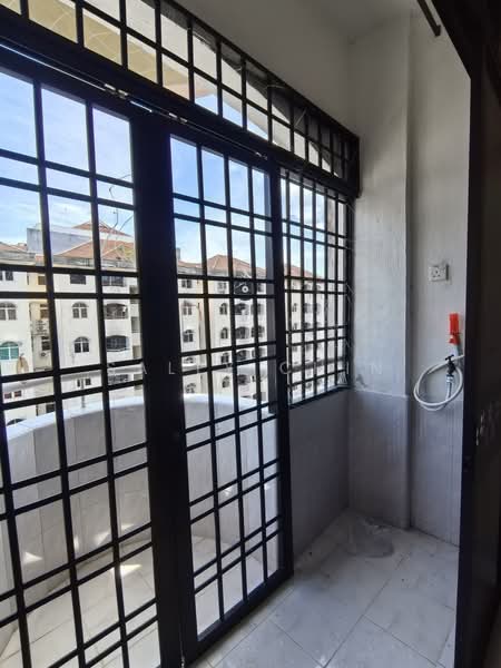 Pangsapuri untuk Dijual di Ferringhi Mutiara Apartment - Sally Chin - Washing Machine Area - PropertyGuru.com.my