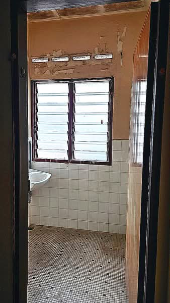 Rumah Teres 2 Tingkat untuk Dijual di Sea Park (Petaling Jaya) - Kelvin Ng - Bathroom - PropertyGuru.com.my